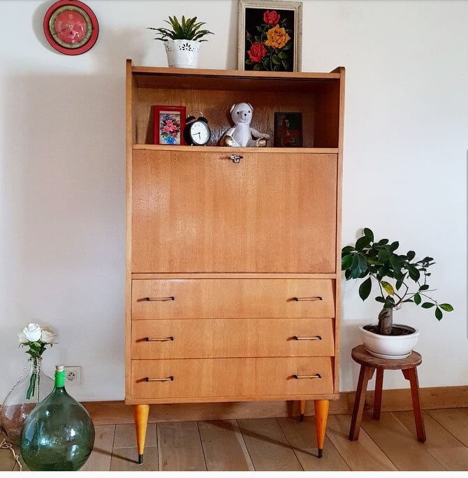 A vendre :
Ancien secrétaire ou
buffet bar aux pieds crayons années 6o style scandinave. vintage 😚
H151*L82*P41* brocnate en ligne, la capucine bleue, Belley, Bugey sud, Savoie, Rhone Alpes, Renovation, mobilier vintage, boutique de décoration, design, 