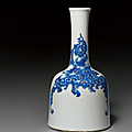 A blue and white <b>mallet</b> <b>vase</b>, Kangxi period (1662-1722)