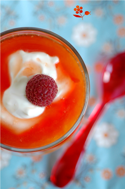 Compote de pêches jaunes, crème fraîche & coulis de fraises Tagada_3