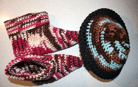Chaussons_et_bonnet_crochet_s