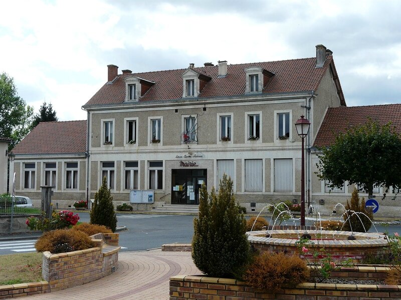 1280px-Saint-Léon-sur-l'Isle_mairie
