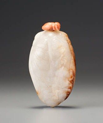 A_white_and_russet_nephrite__archaistic_cicada__snuff_bottle3