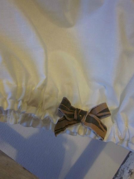 Culotte en coton écru et noeuds beige et chocolat sur les cuisses - taille 40 (1)