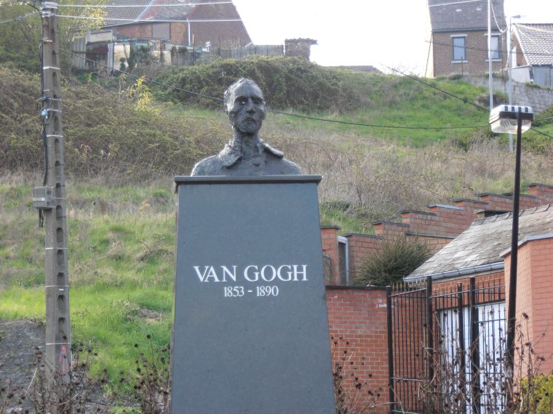 Place Saint-PIerre - Buste Van Gogh 1