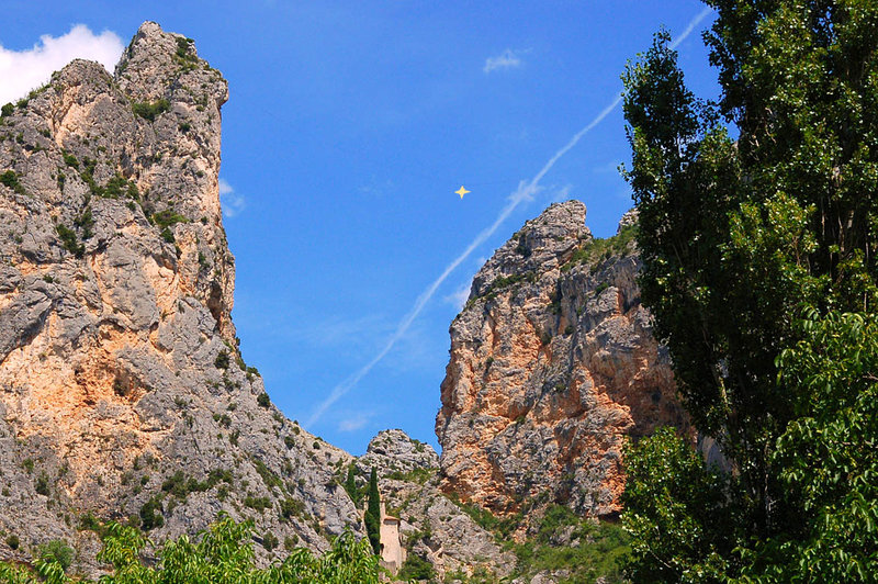 Moustiers-sainte-marie la chaîne