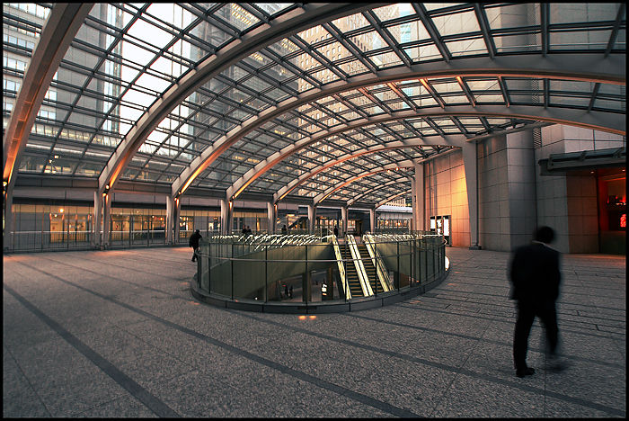 07-Alone-Shiodome