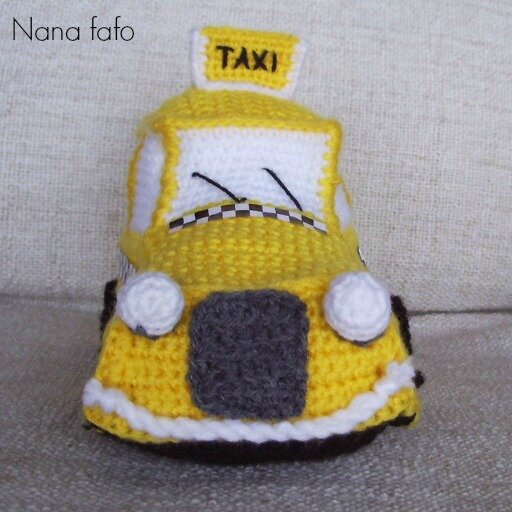 taxi-jaune-crochet-devant