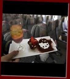 de-jolis-desserts-hello-kitty-servis-a-bord-de-l-embarcation-eva-airlines_88673_w460