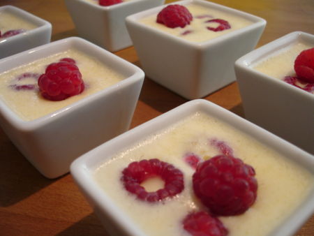 Panna Cotta à l’amande amère & framboises recettes dessert Riz à lamande