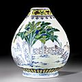 Vase en porcelaine doucai, Chine, Dynastie Qing, fin de l'<b>époque</b> <b>Yongzheng</b> (1723-1735), début de l'<b>époque</b> l'<b>époque</b> (1736-1795)