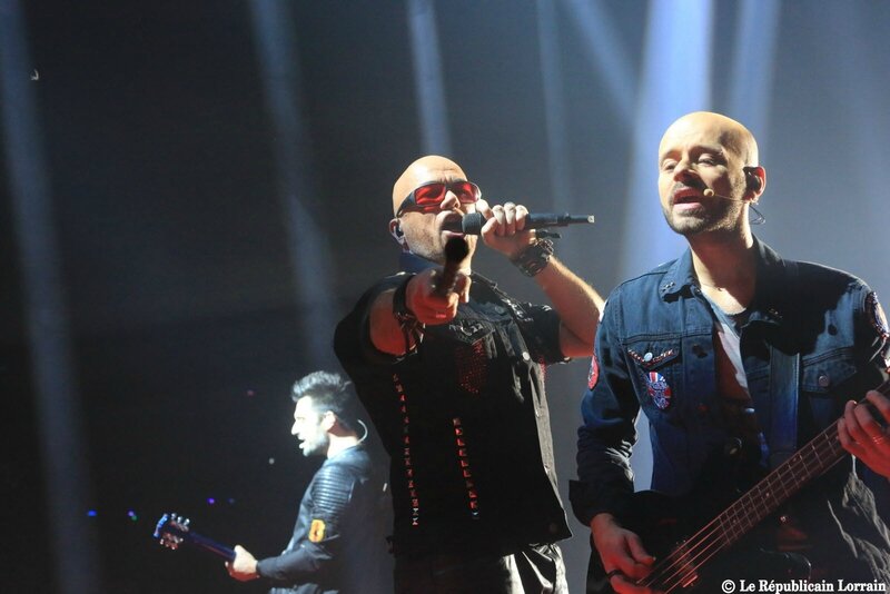 pascal-obispo-a-enflamme-le-galaxie-d-amneville-hier-soir-pour-le-plus-grand-plaisir-de-ses-fans-venus-en-nombre-photo-gilles-wirtz (10)
