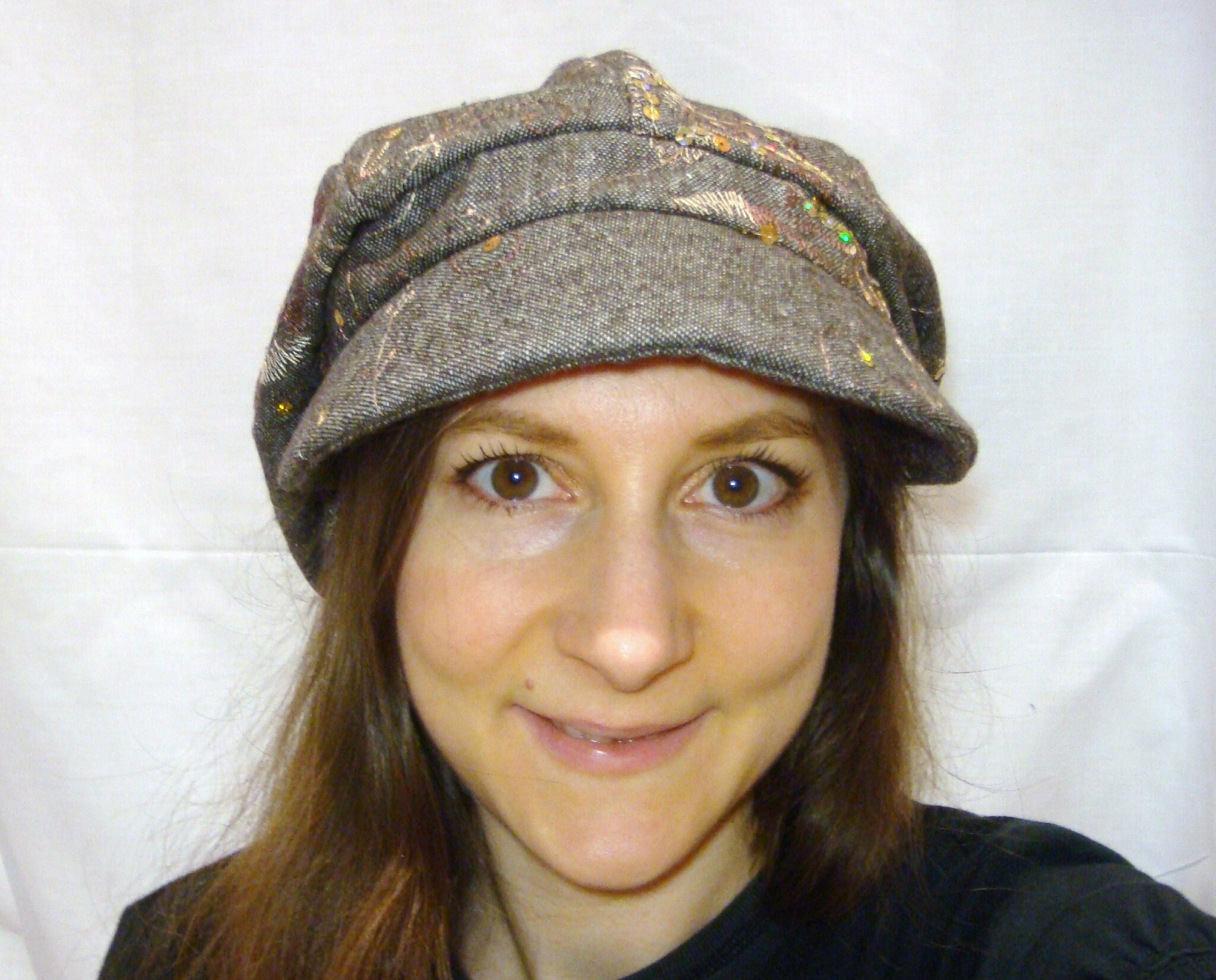 Casquette tweed marron paillettes rebrodé face moi