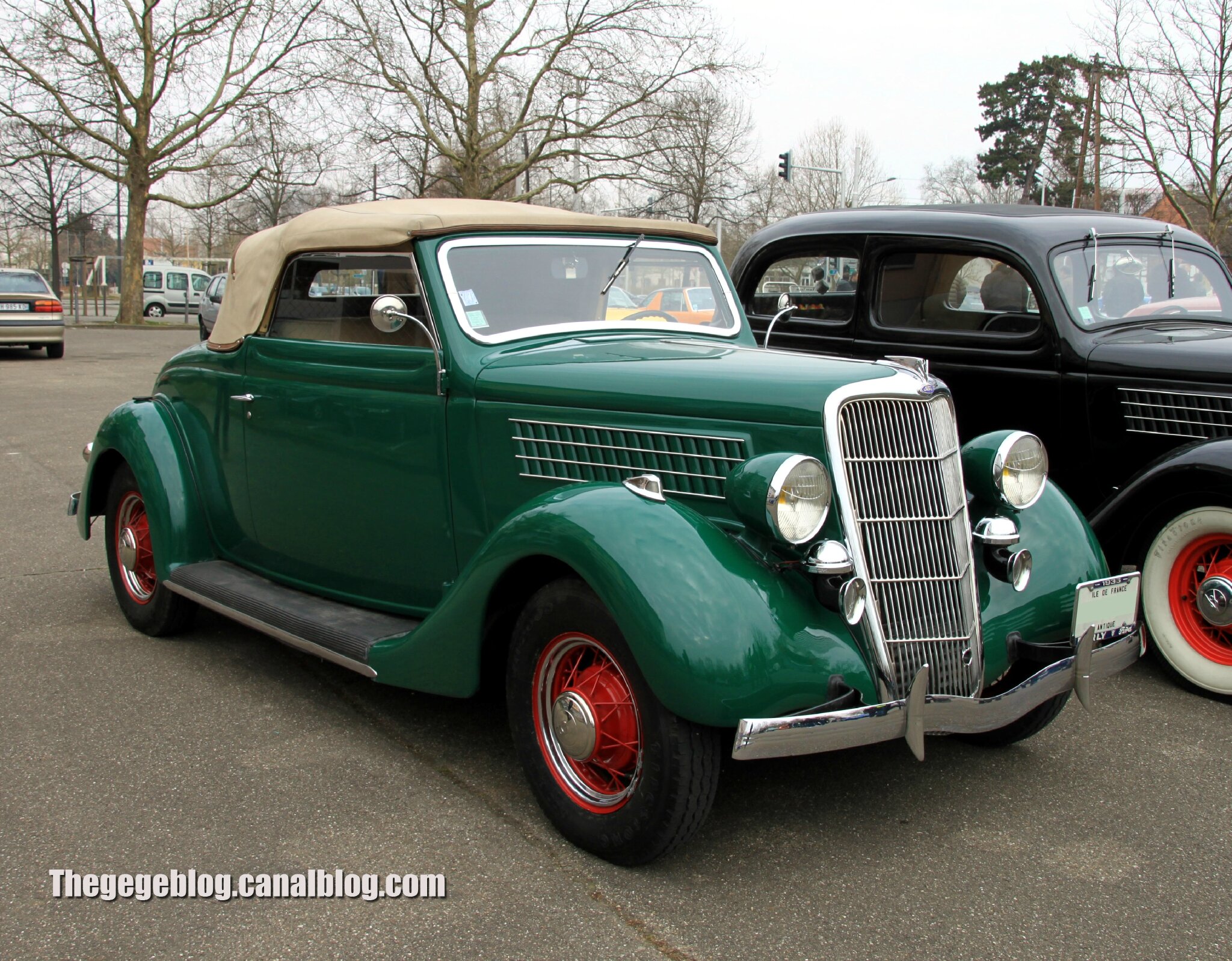 Ford V8 convertible de 1933 (Retrorencard avril 2013) 01