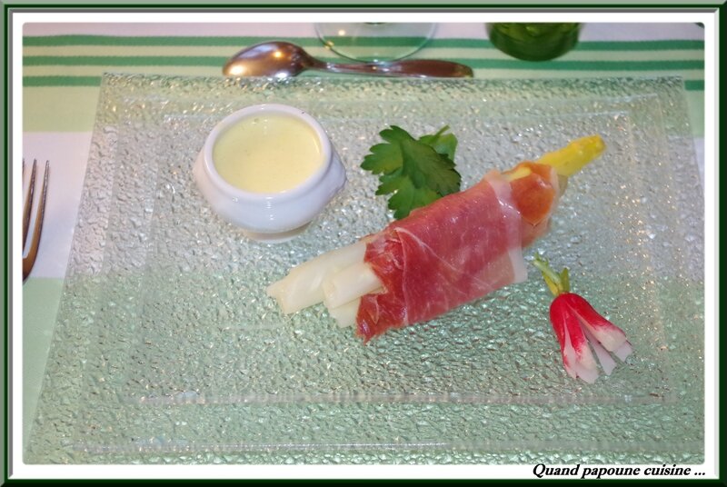 fagot d'asperges au jambon serrano et sa sauce mousseline-91