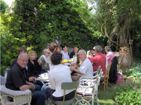 Le groupe de visiteurs entrain de pique-niquer… Super! non?
