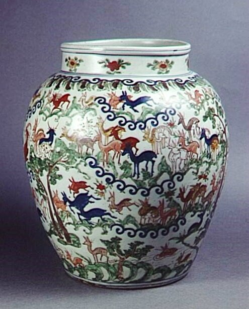 Jarre à décor dit 'aux cent daims', règne de Wanli (1573-1620), décor cinq couleurs
