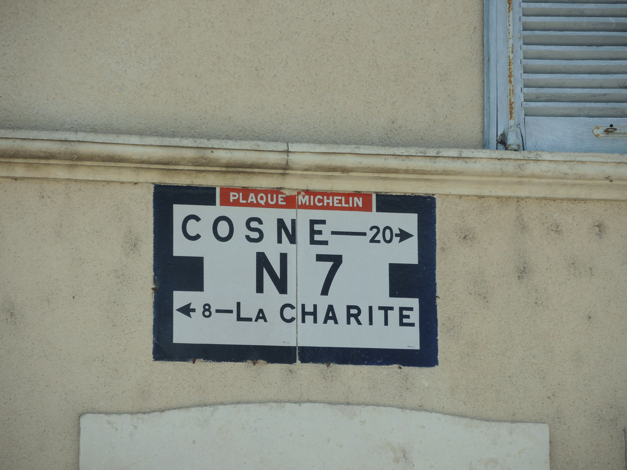 Mesves-sur-Loire, plaque Nationale 7