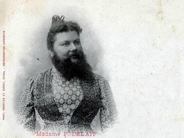 1915-04-09 femme à barbe