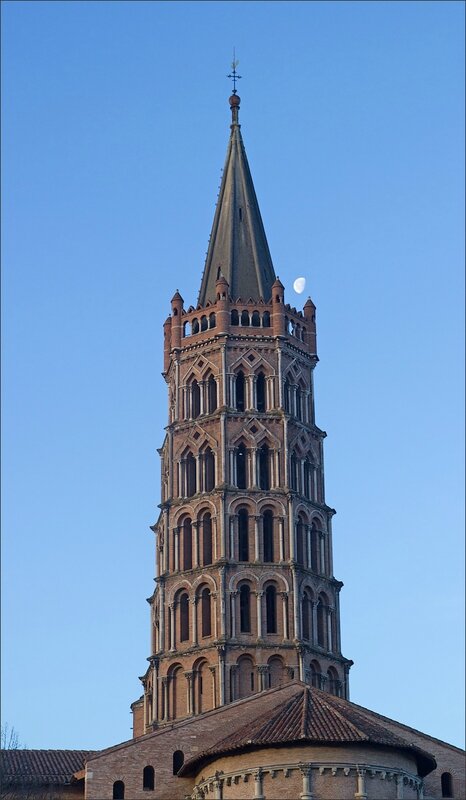 Toulouse St Sernin clocher matin lune 231213 2