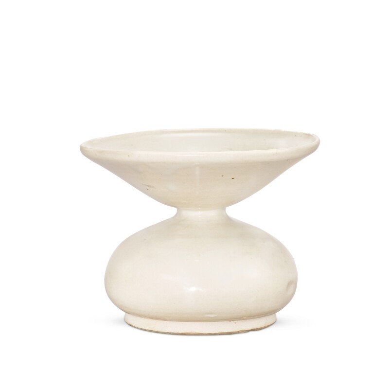 A rare Xingyao white-glazed spittoon, zhadou, Tang dynasty-Five dynasties