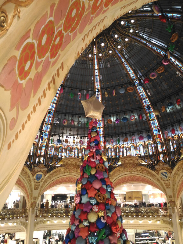 noel_2017_galeries_lafayette_sapin_ballon