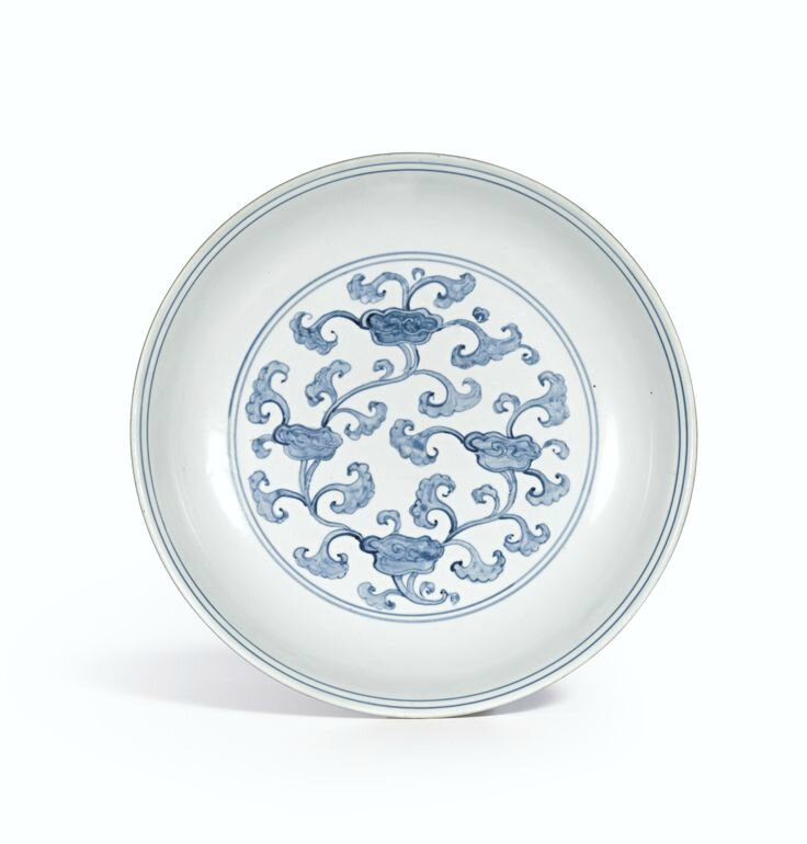 A rare blue and white 'Lingzhi' dish, Ming Dynasty, Chenghua-Hongzhi period
