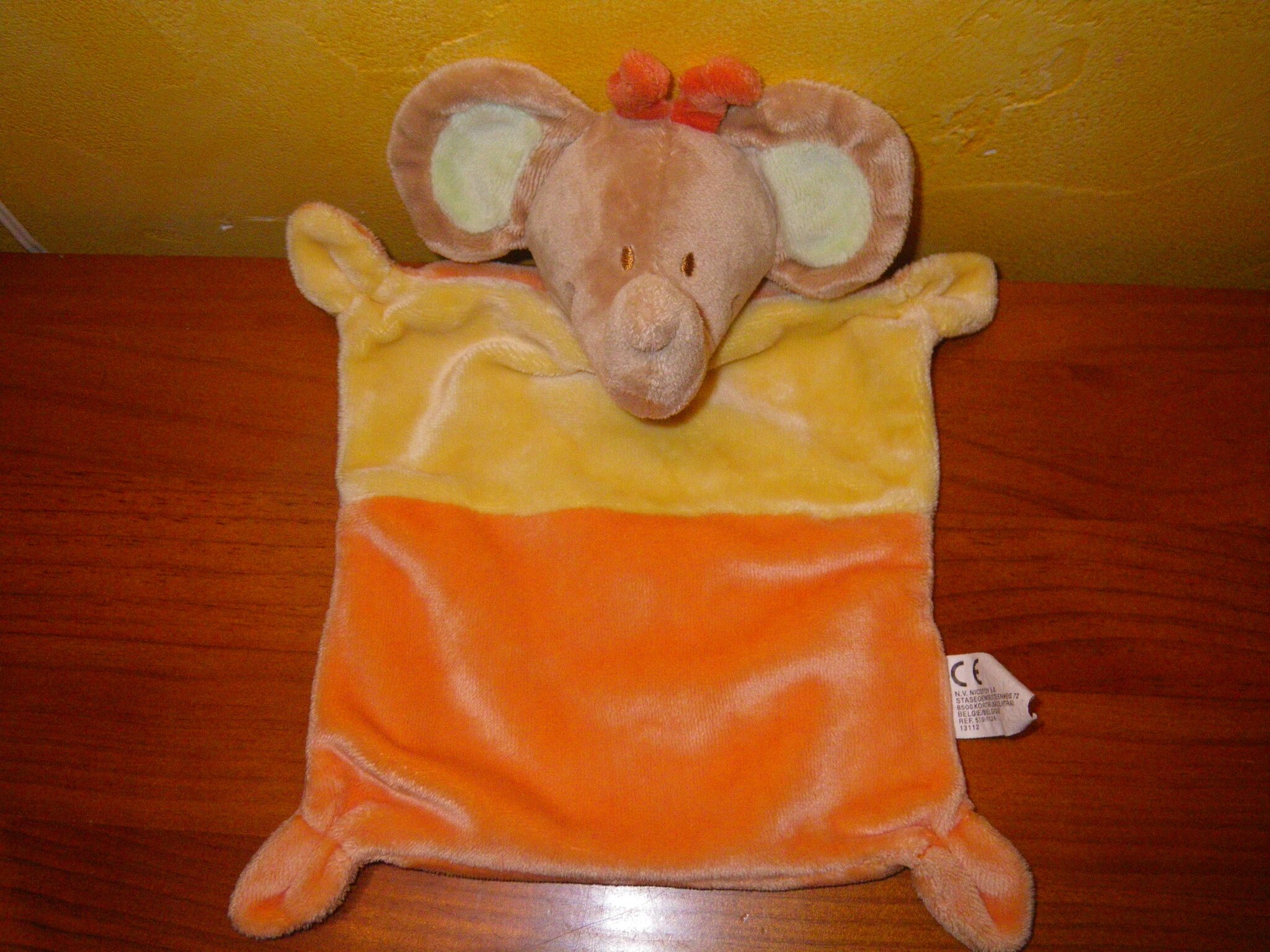 éléphant marque Nicotoy, doudou plat jaune/orange