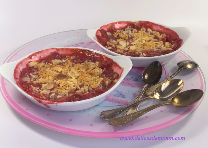 Crumble aux fraises et aux amandes effilées 2