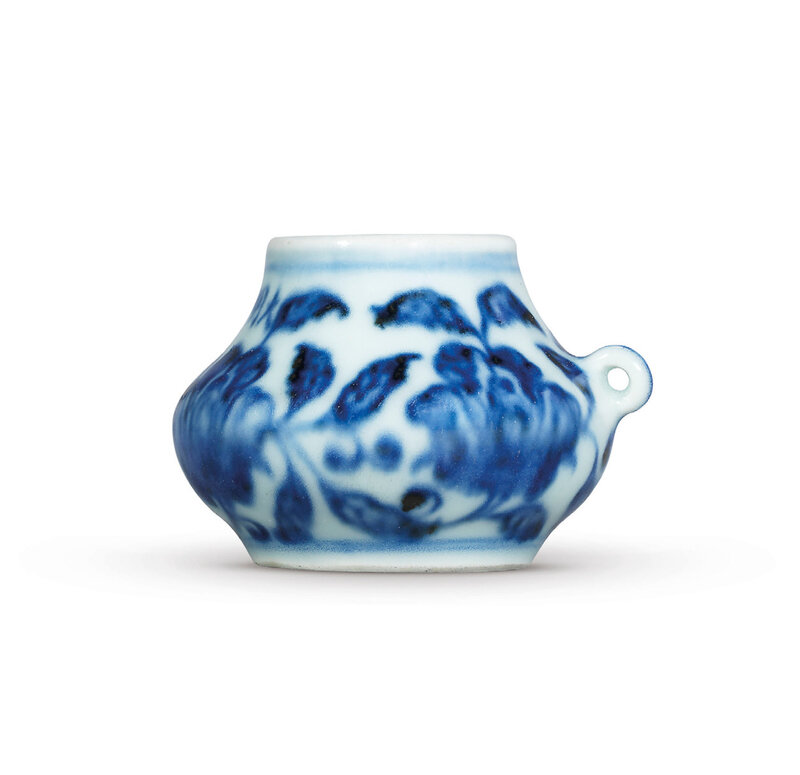 2020_HGK_18242_2825_001(a_fine_blue_and_white_rose_bird_feeder_xuande_six-character_mark_in_un)