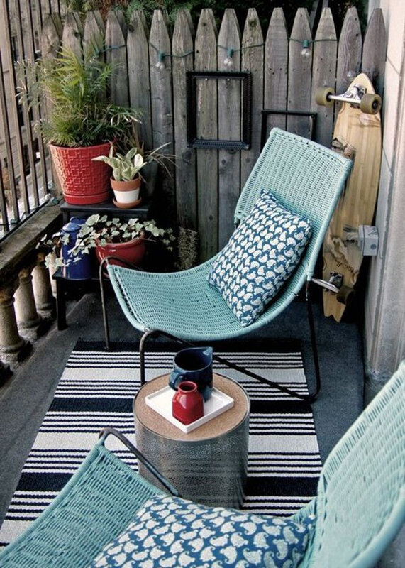 un_petit_balcon_cosy_et_colore