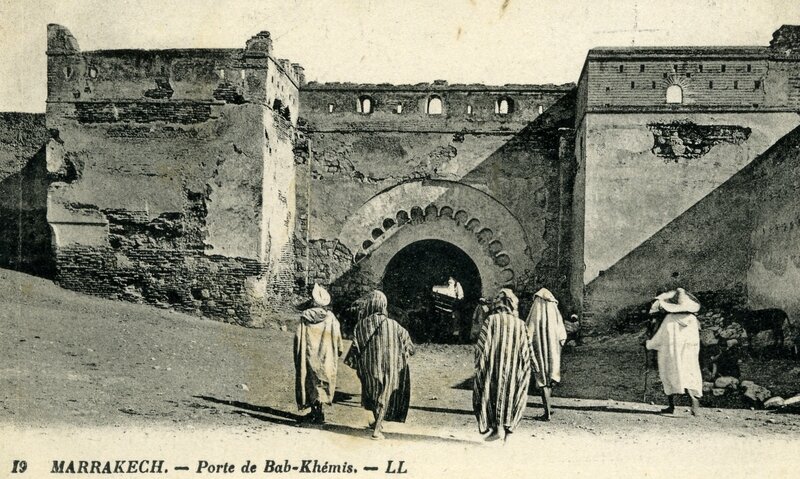 19LL-26-MARRAKECH-porte de Bab-Khémis-le courrier au dos de cette carte date du 02-09-1926
