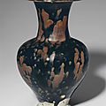 A very rare Cizhou-type black and russet 'partridge <b>feather</b>'-glazed vase, Northern Song-Jin dynasty, 12th century