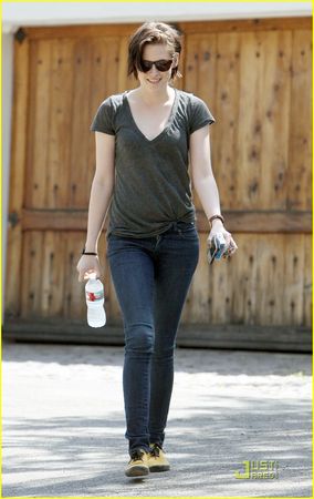 kristen_stewart_cooper_cool_17