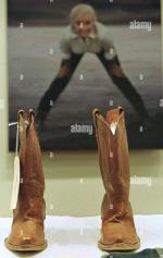 1999-Christies_Exhib-1999-10-NY-shoes-1