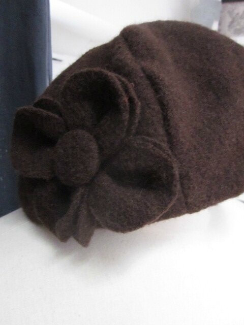 Chapeau AGATHE en laine bouillie chocolat avec fleur - doublure de LIBERTY véritable aux couleurs d'automne - taille 56 (4)