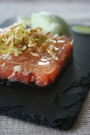 tartare de saumon et gelée poireau ARIAKE