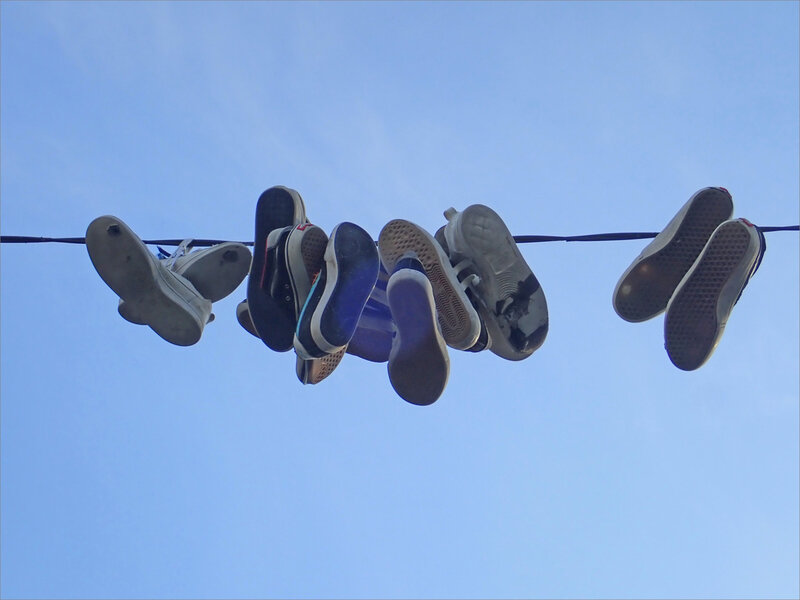 ville chausssures accrochées fil 250219 2