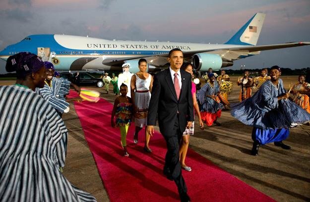 obama and Air force One in Africa
