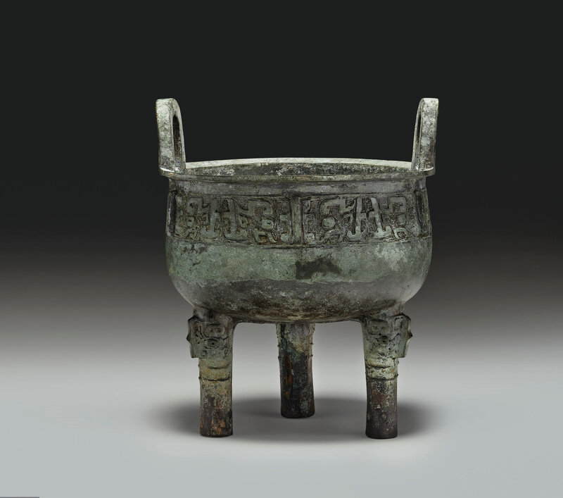 2019_NYR_16950_0801_000(an_archaic_bronze_ritual_tripod_food_vessel_ding_early_western_zhou_dy)
