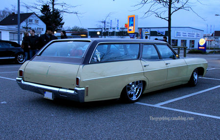 Chevrolet_townsman_station_wagon__Rencard_Burger_king_avril_2010__03