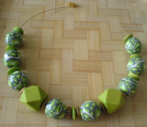 collier_vert