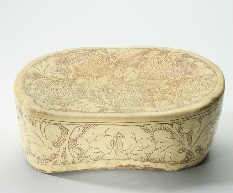 A Henan Dengfeng carved ‘Peony scroll’ pillow, Northern Song dynasty (960-1127)