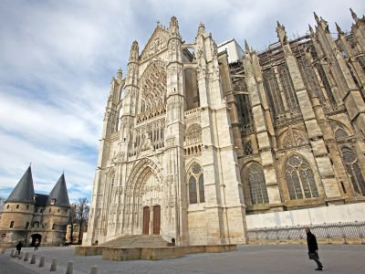 3-cathedrale-gothique-400x300-c-default