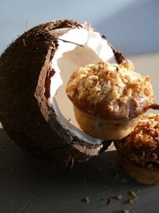 Muffins_tr_s_gourmands_banane_noix_de_coco_noix_de_Pecan_On_d_ne_Chez_Nanou
