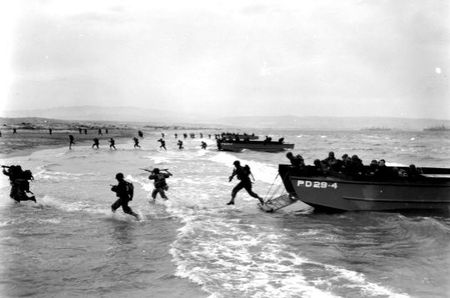 17_troupes_se_ruent_sur_plage_savoir_magazine_247381