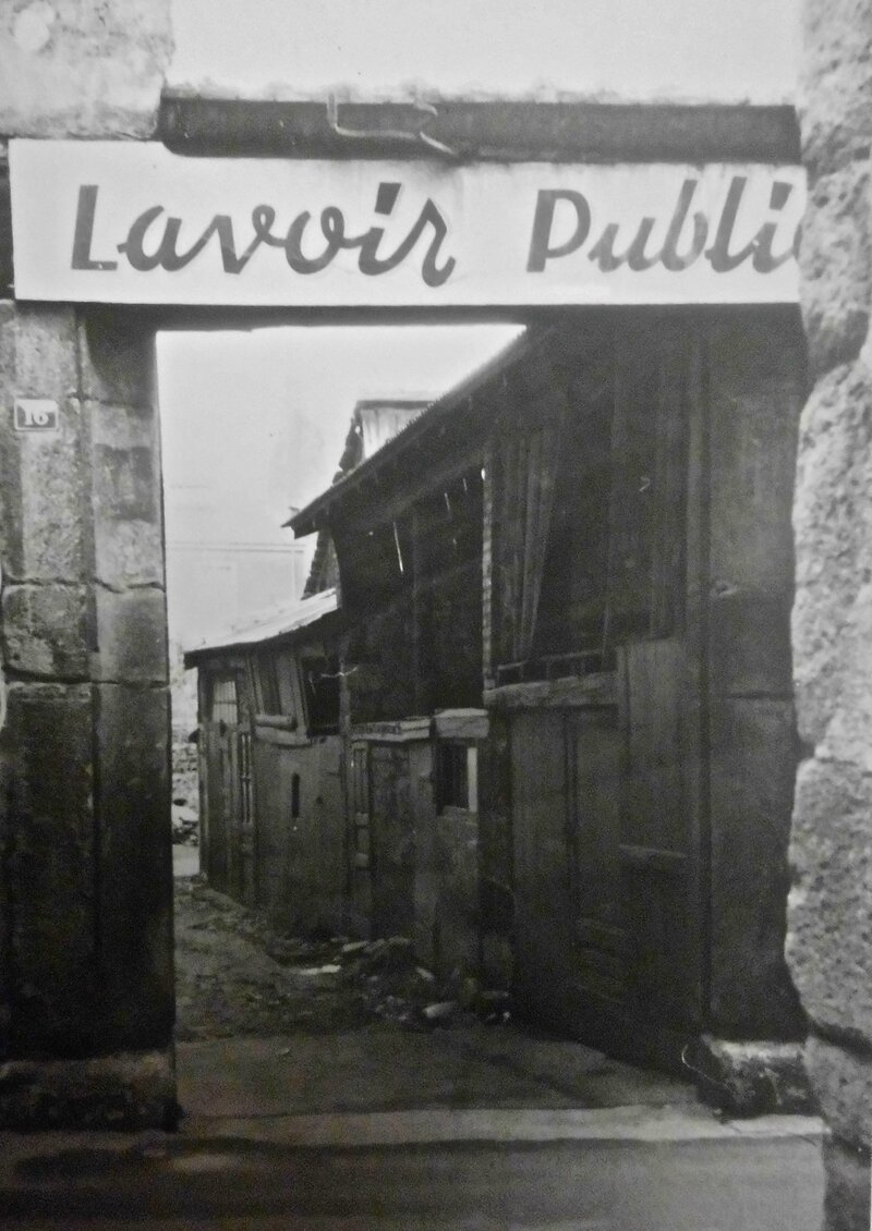 lavoir public rue de l'Asile-Fournas 1970 (1)