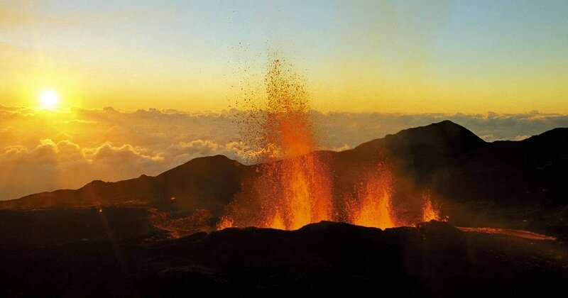 volcan10_eruption_-_credit_irt_-_serge_gelabert_dts_12_2014_1_0