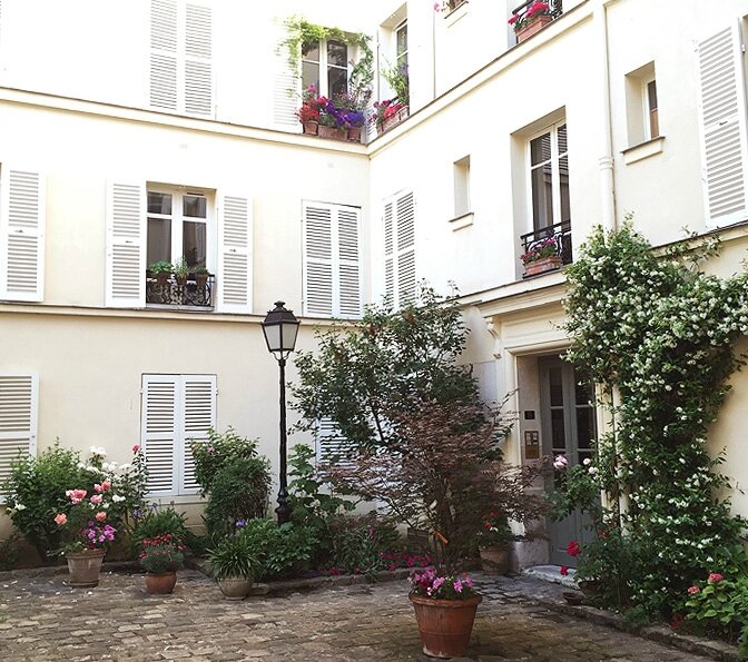 modern_vacation_rentals_paris_france_004