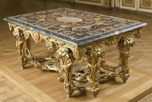 Table provenant du château de Richelieu (cliché Musée du Louvre)