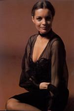 Ceil_Chapman-dress_black-style-1971-romy_schneider-par_sereny-1